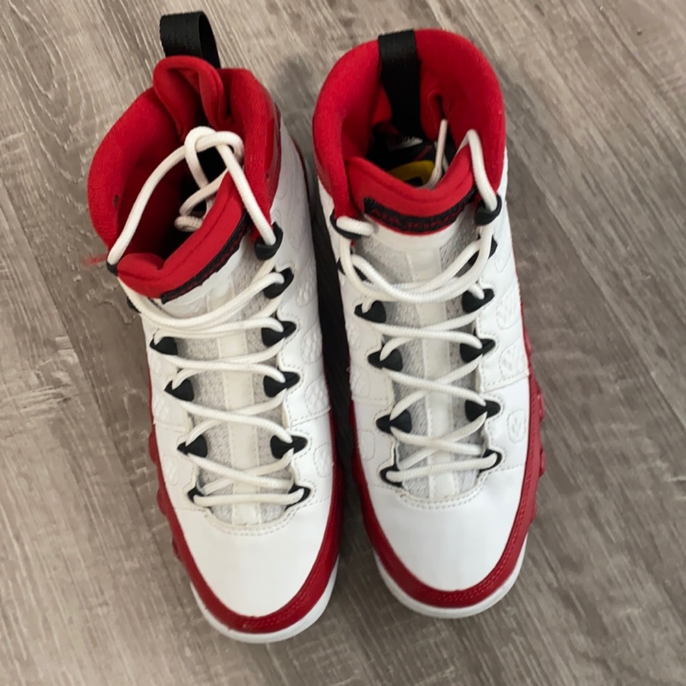 (Worn Twice) Boys Size 4.5Y Air Jordan 9 white/red/black